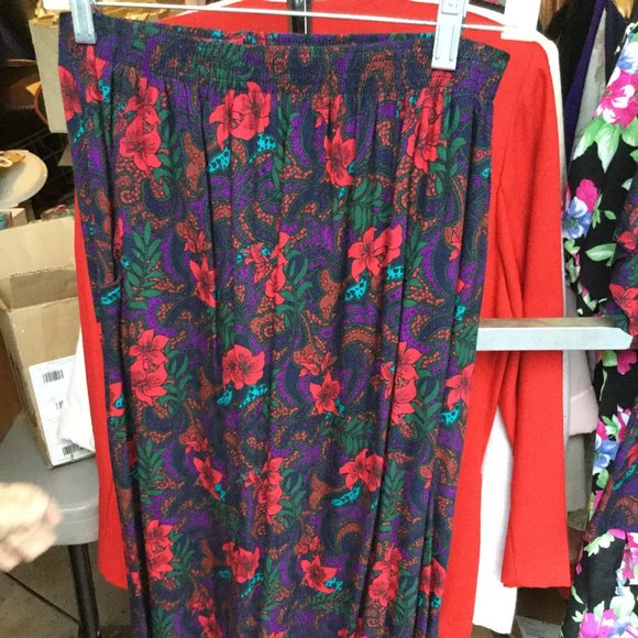 Block Island Petites Two Piece Set - Blouse and Skirt - Size M - Floral Print - Picture 4 of 6